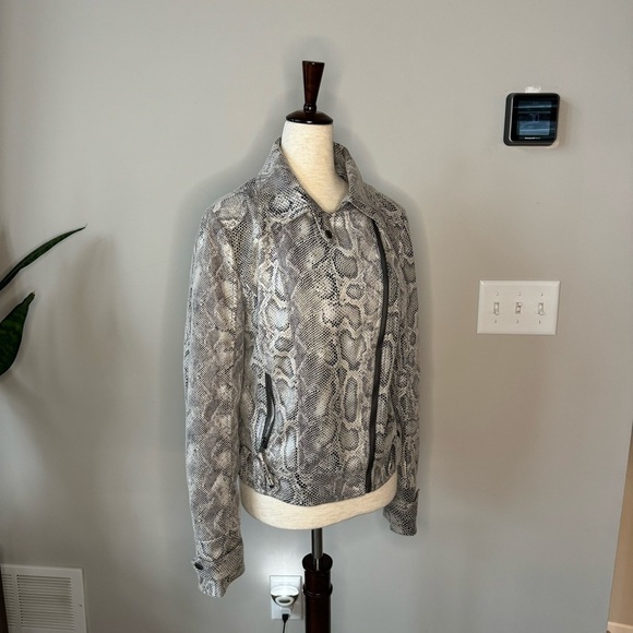 Like New! Kut from the Kloth Metallic Sheen Snakeskin Pattern Biker Jacket - Picture 7 of 9